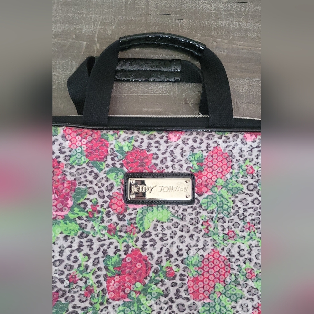Betsey Johnson Roses & Cheetah Laptop Computer Case - Picture 4 of 16